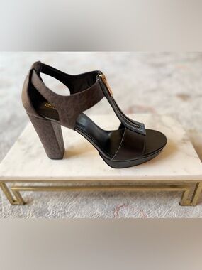 MICHAEL Michael Kors BERKLEY MINI MK LOGO PLATFORM SANDAL - 9.5M NWT